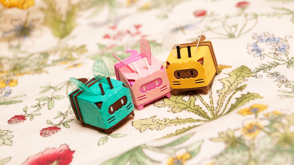 はこねこ みつばちのおやこ ピンク