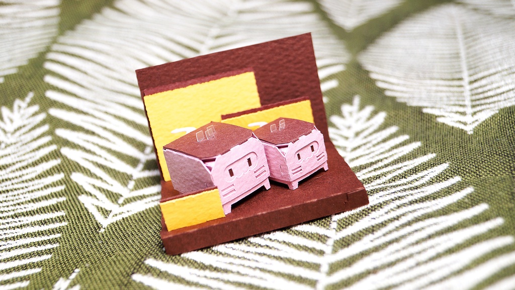 はこねこ　カステラのおやこ　いちご