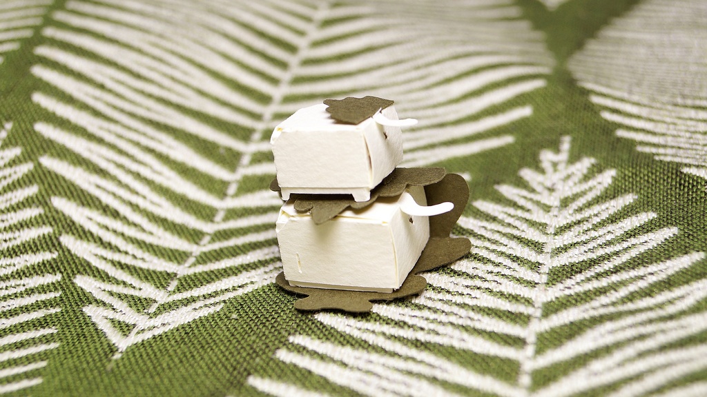 はこねこ かしわもちのおやこ しろ