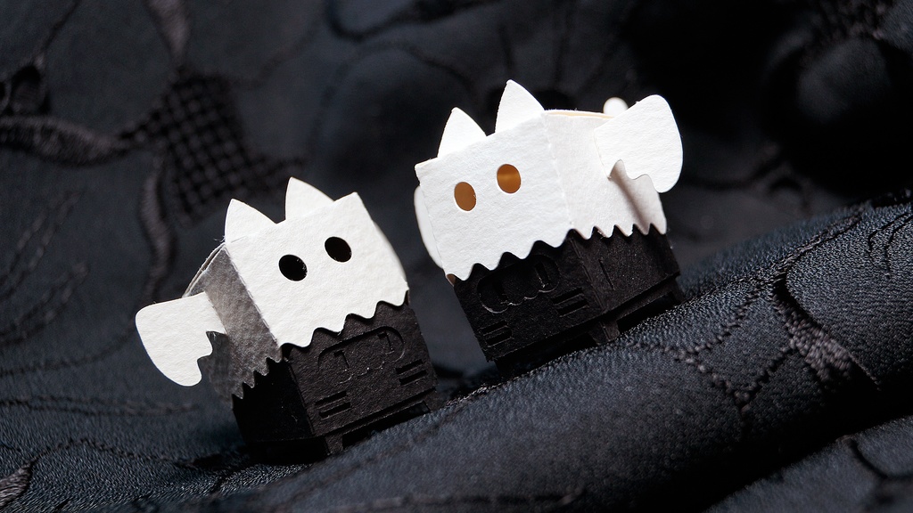 はこねこ ハロウィンごっこ おばけ はいいろ
