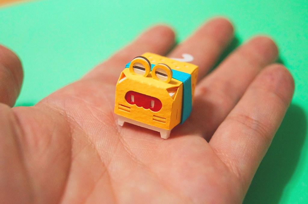 はこねこ かえる(きいろ)