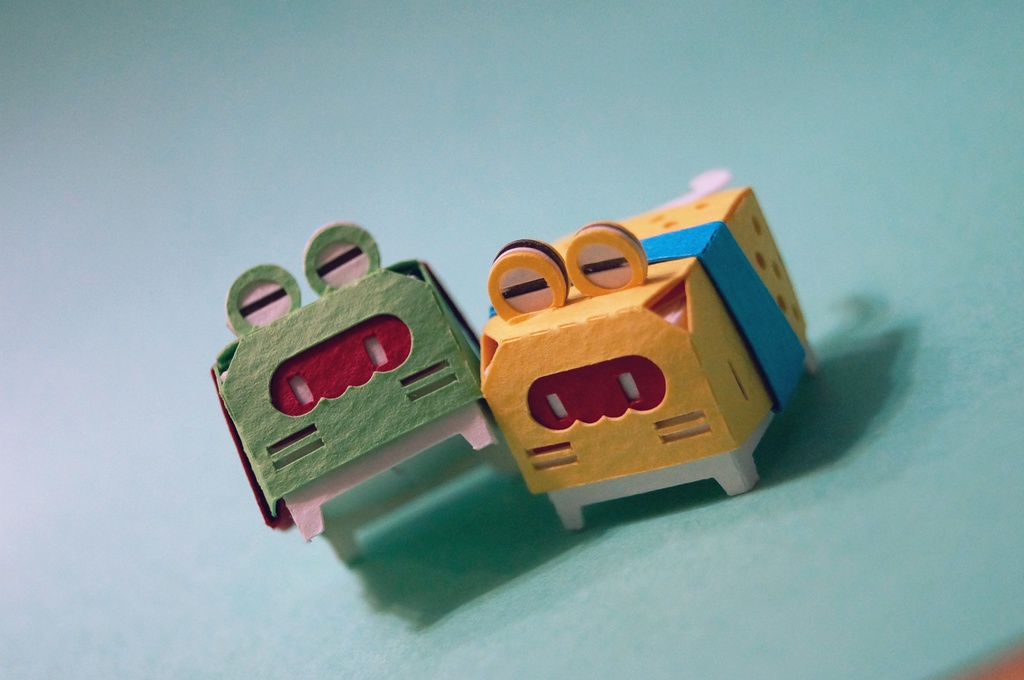 はこねこ かえる(きいろ)