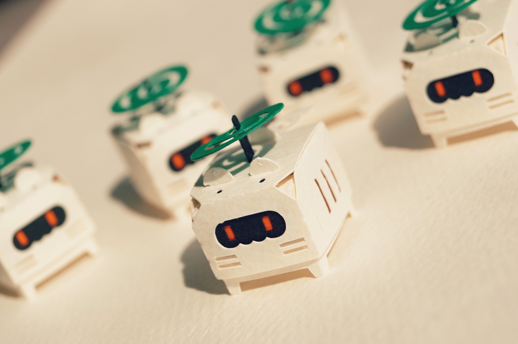 はこねこ かとりせんこう しろ