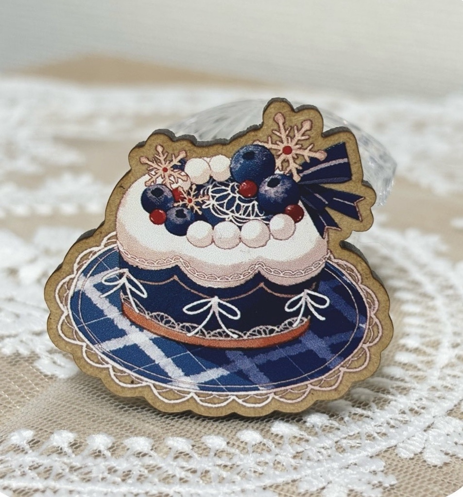 ブルーベリーケーキ 木製ブローチ