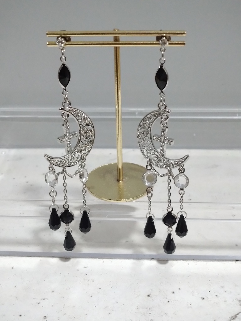 ゴシック シャンデリアピアス