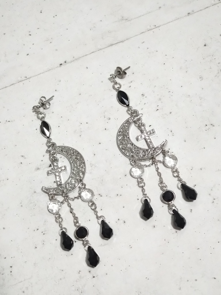 ゴシック シャンデリアピアス