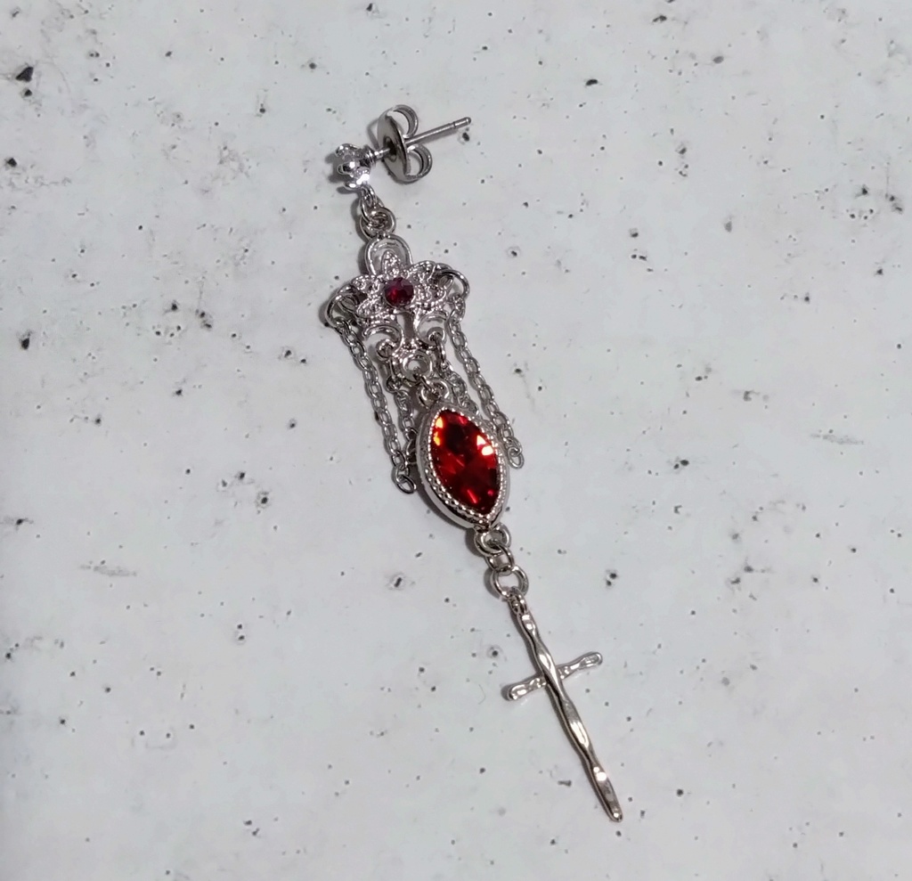 フローラル十字架ピアス