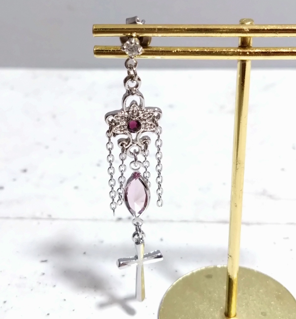 フローラル十字架ピアス