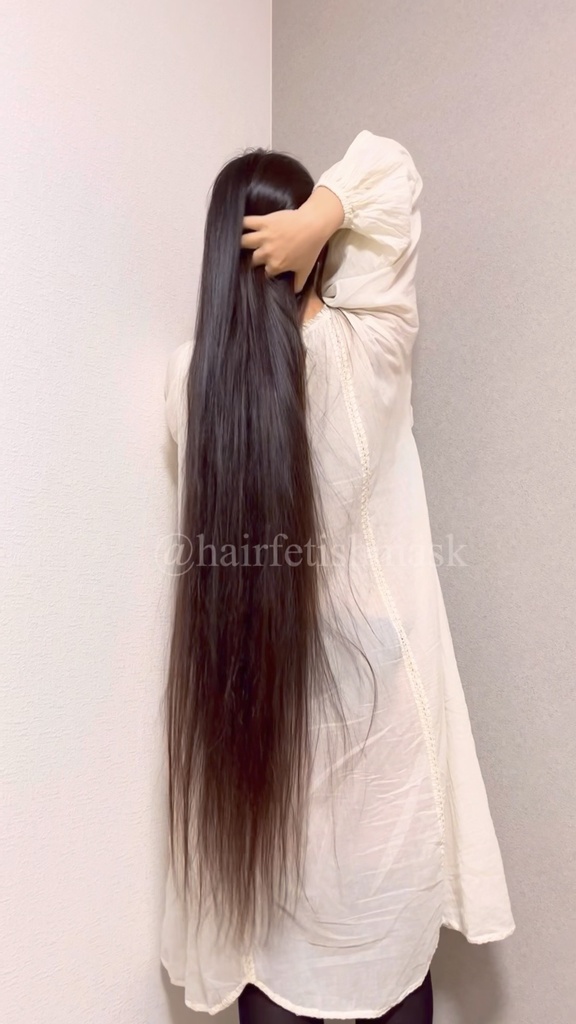 《期間限定20%OFFセール中！！》【髪フェチ動画】膝丈超ロングヘアを堪能