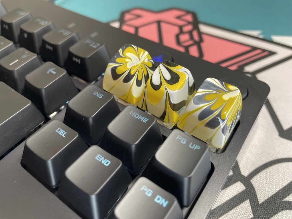 トリコマーブルキーキャップ(黄、黒、白)