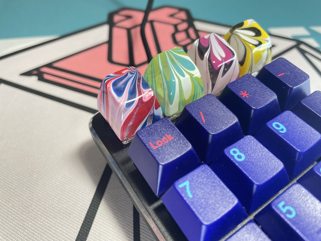 トリコマーブルキーキャップ(白、赤、青)