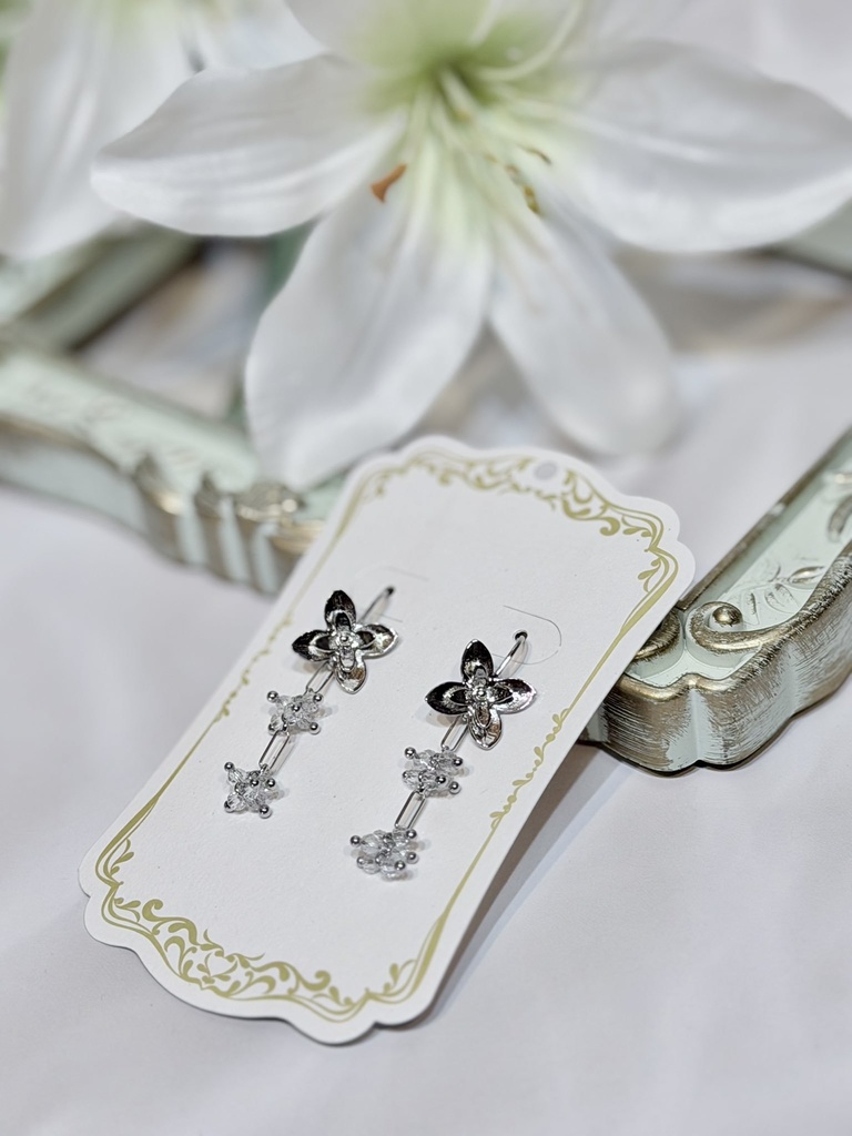 NIKKE リリーバイス イメージピアス