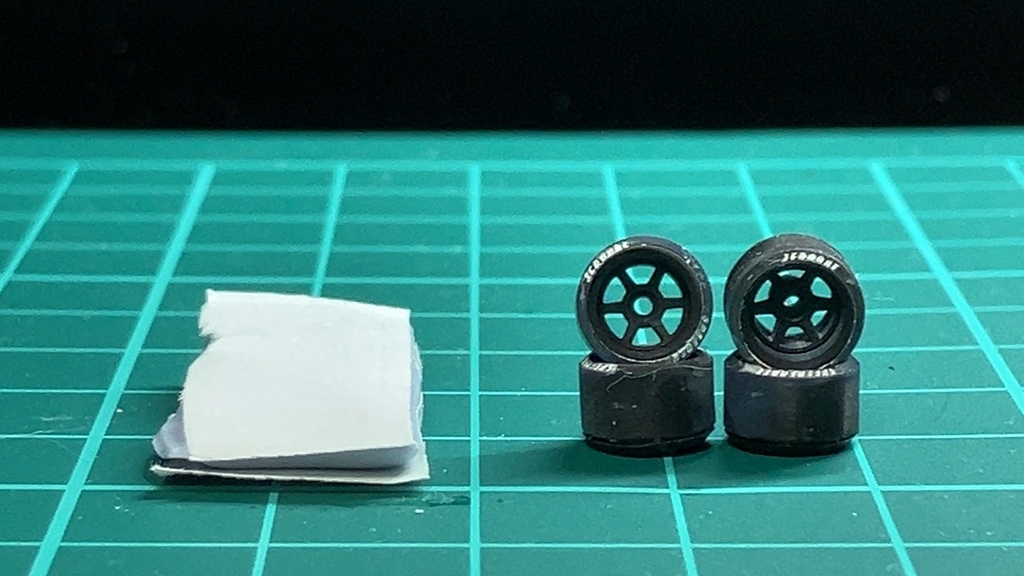ミニカー用タイヤホイール　7x4.6mm black 星型