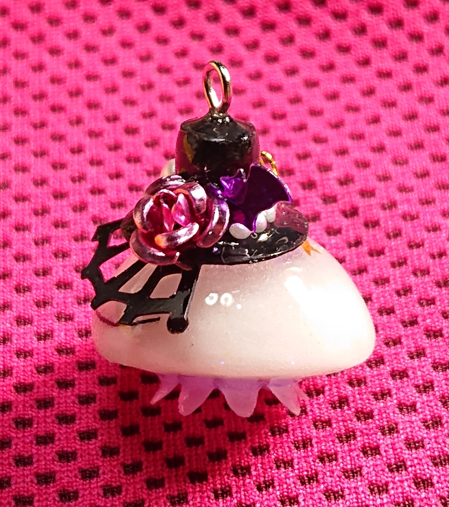 紫クラゲのハロウィン🎃ストラップ(ドレスハット)