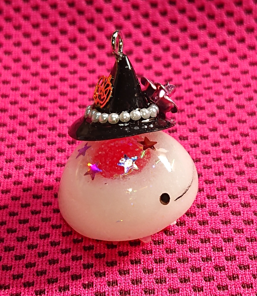 ぴんくクラゲのハロウィン🎃ストラップ(魔女帽)