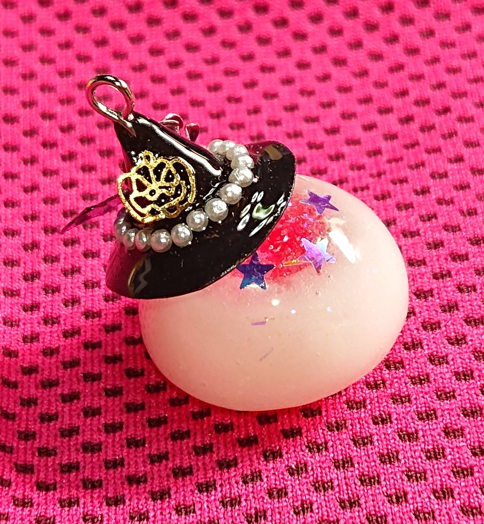 ぴんくクラゲのハロウィン🎃ストラップ(魔女帽)