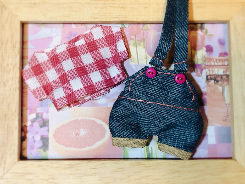 ケツが光るサロペット