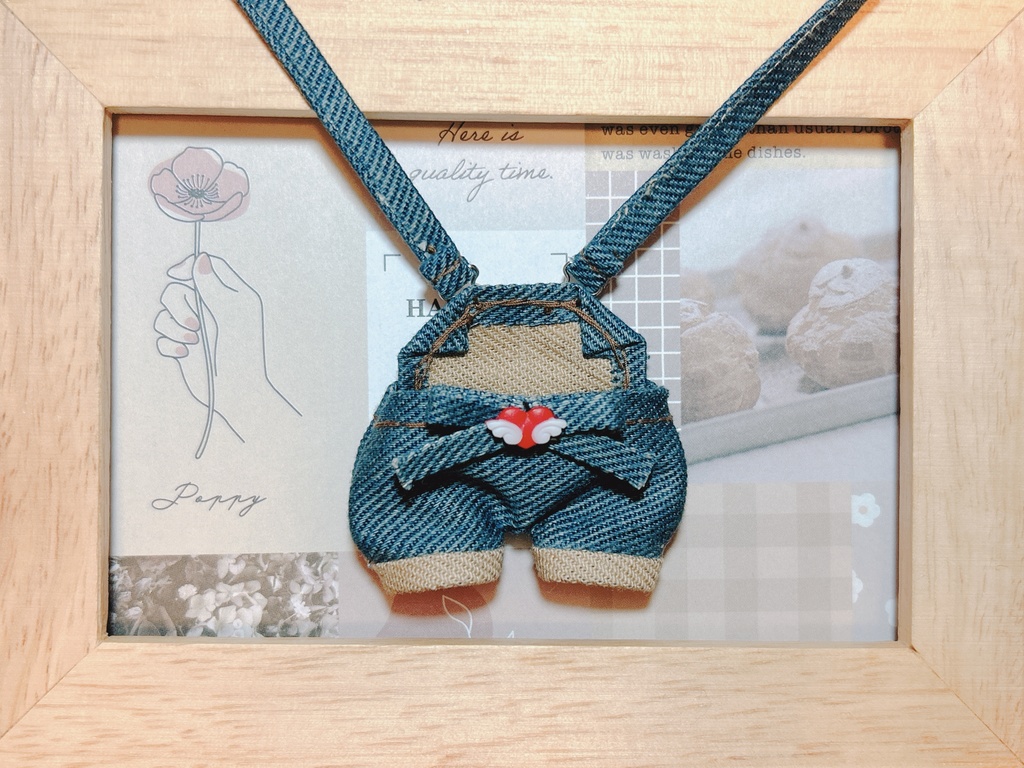 ケツが光るサロペット