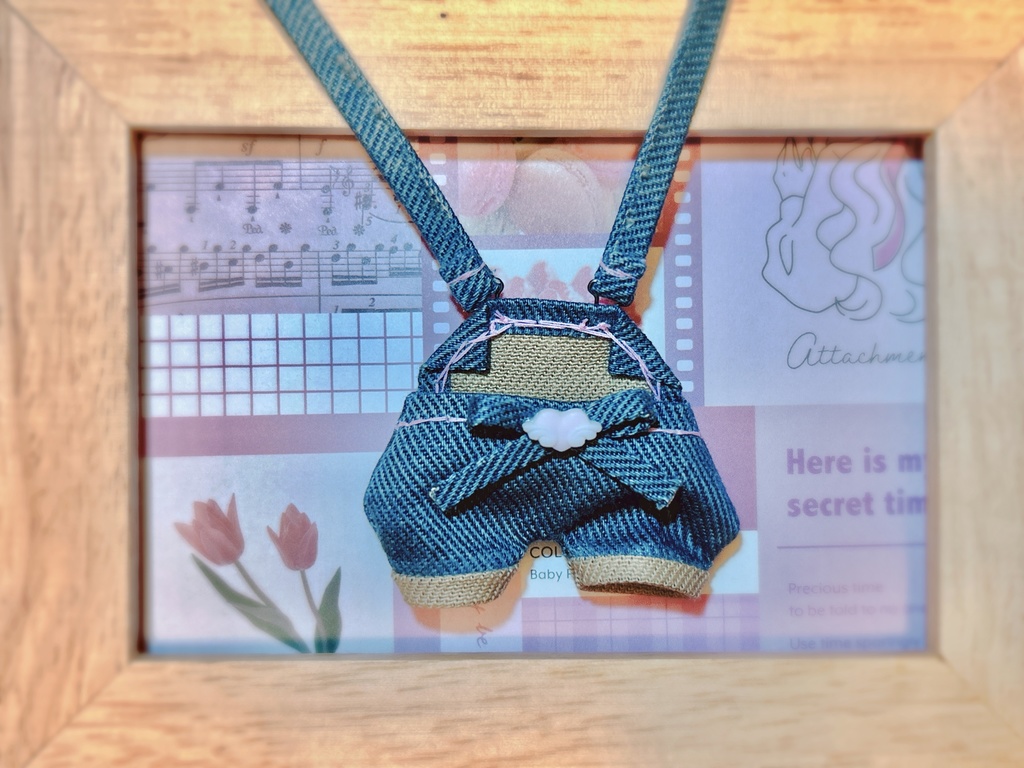 ケツが光るサロペット