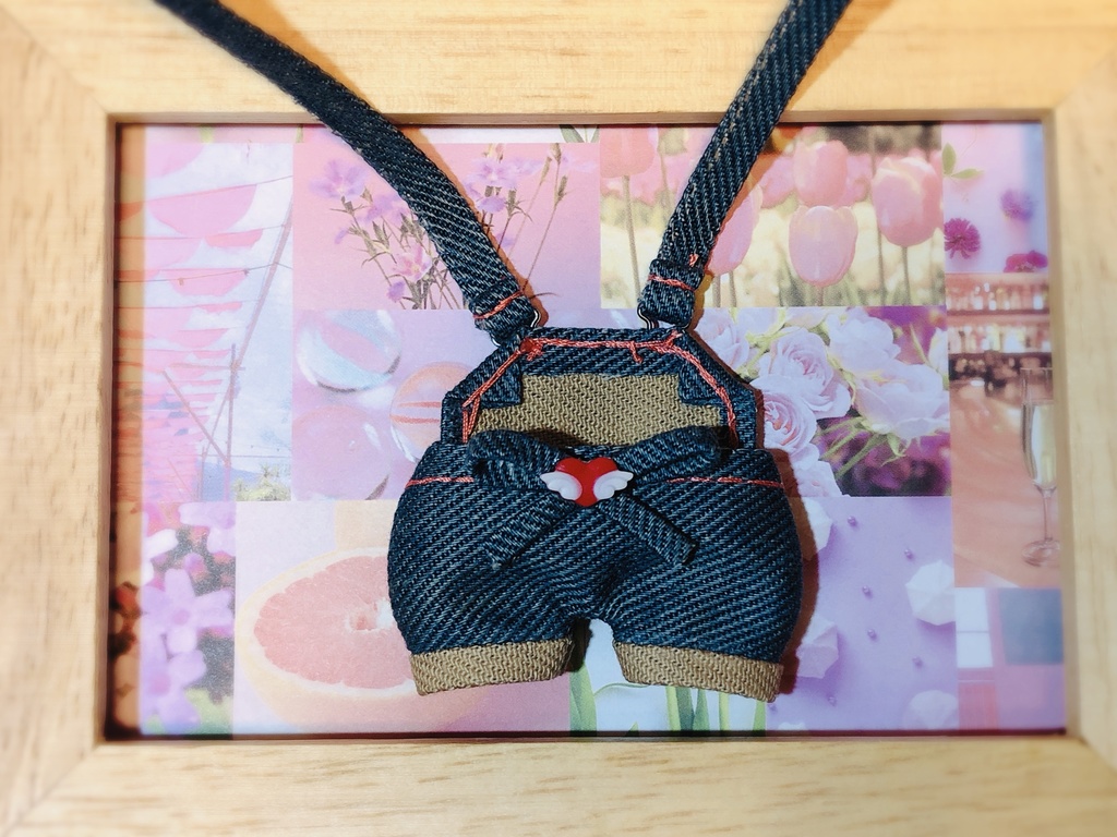 ケツが光るサロペット