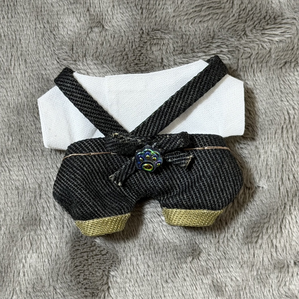 ケツが光るサロペット(肉球)