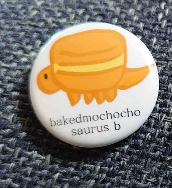bakedmochocho saurus b 缶バッジ