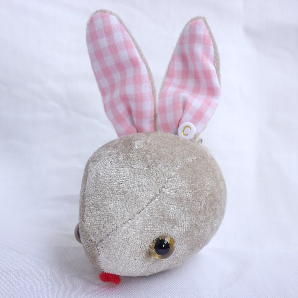 おかおブローチ ベージュ×ピンク