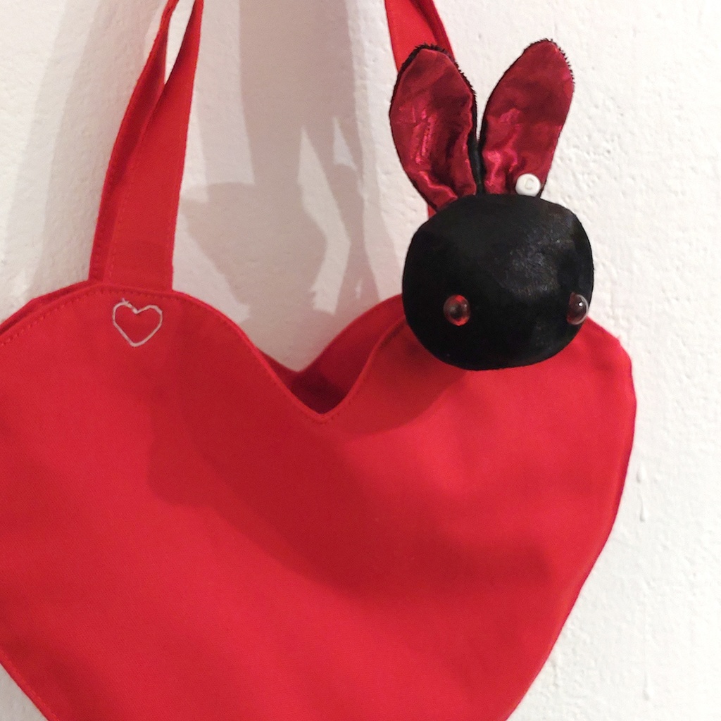 おかおブローチ クロ×レッド