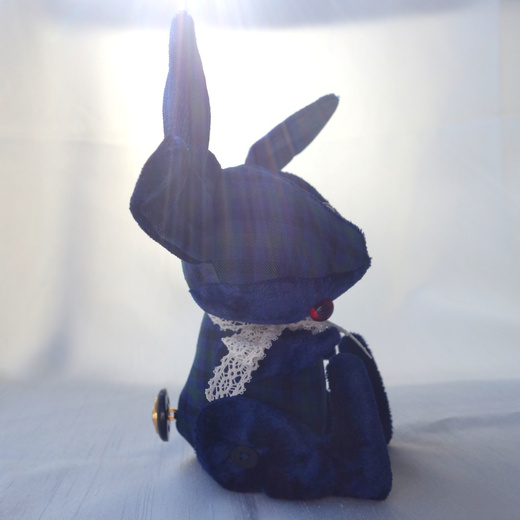 ネイビーチェックなふたつあたまのうさぎ