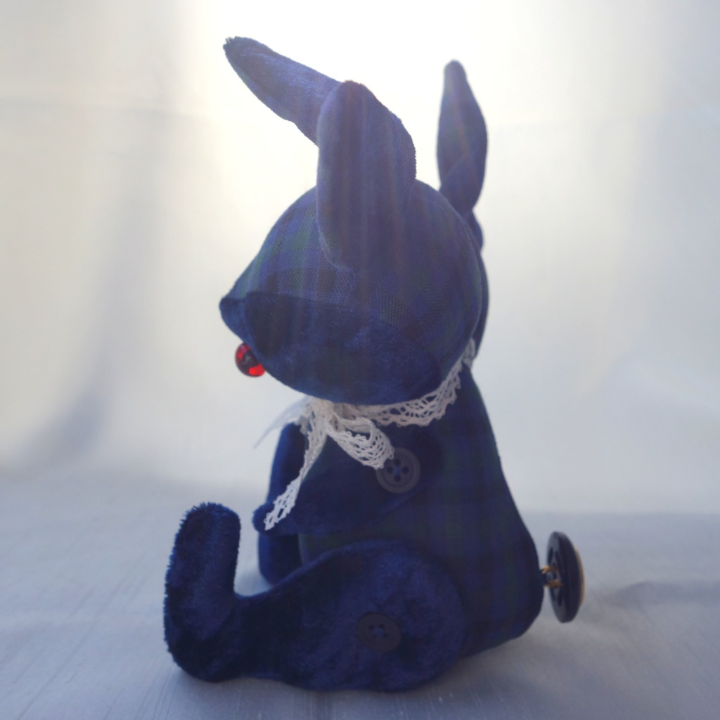 ネイビーチェックなふたつあたまのうさぎ