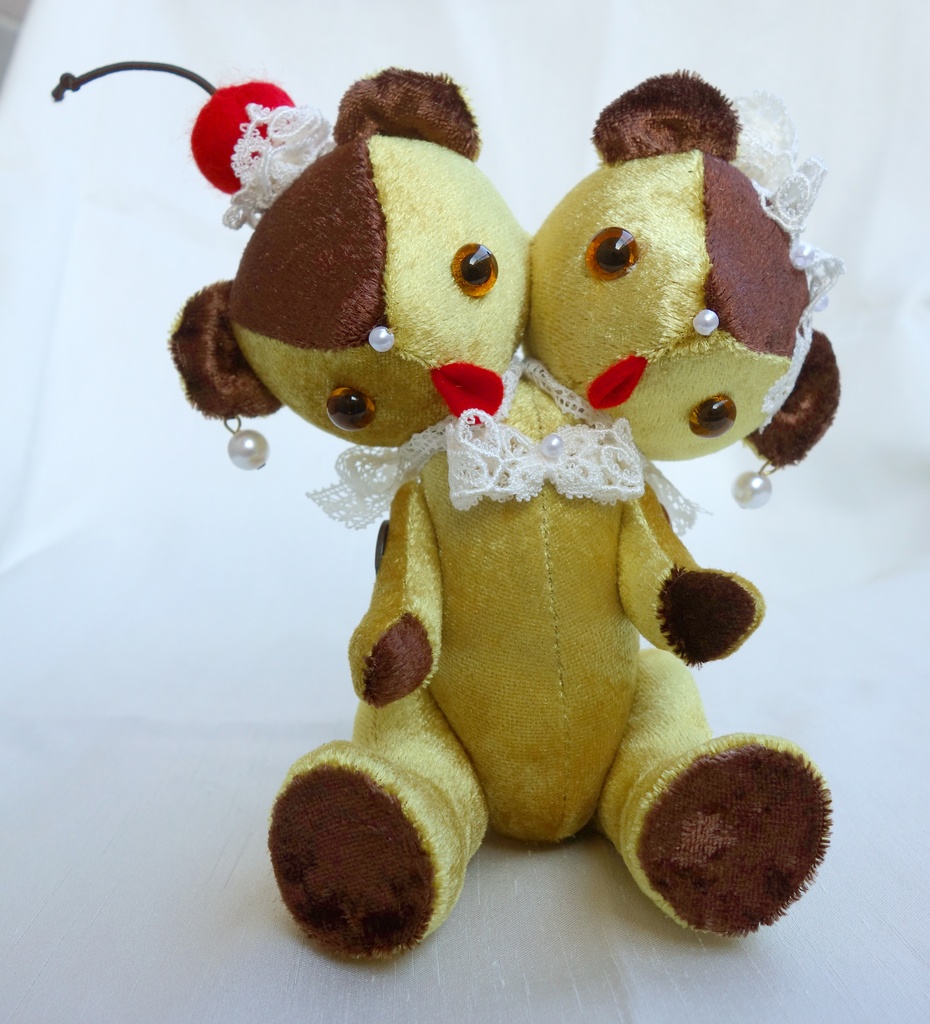 レトロプリンなふたつあたまのテディベア