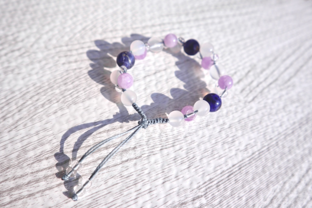 ラピスラズリ/ホワイトオニキス/ミルキーアメジスト/水晶使用 マクラメ編みブレスレット