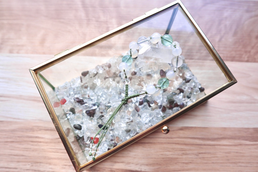 フローライト/ミルキークウォーツ/ホワイトオニキス/水晶使用 マクラメ編みブレスレット