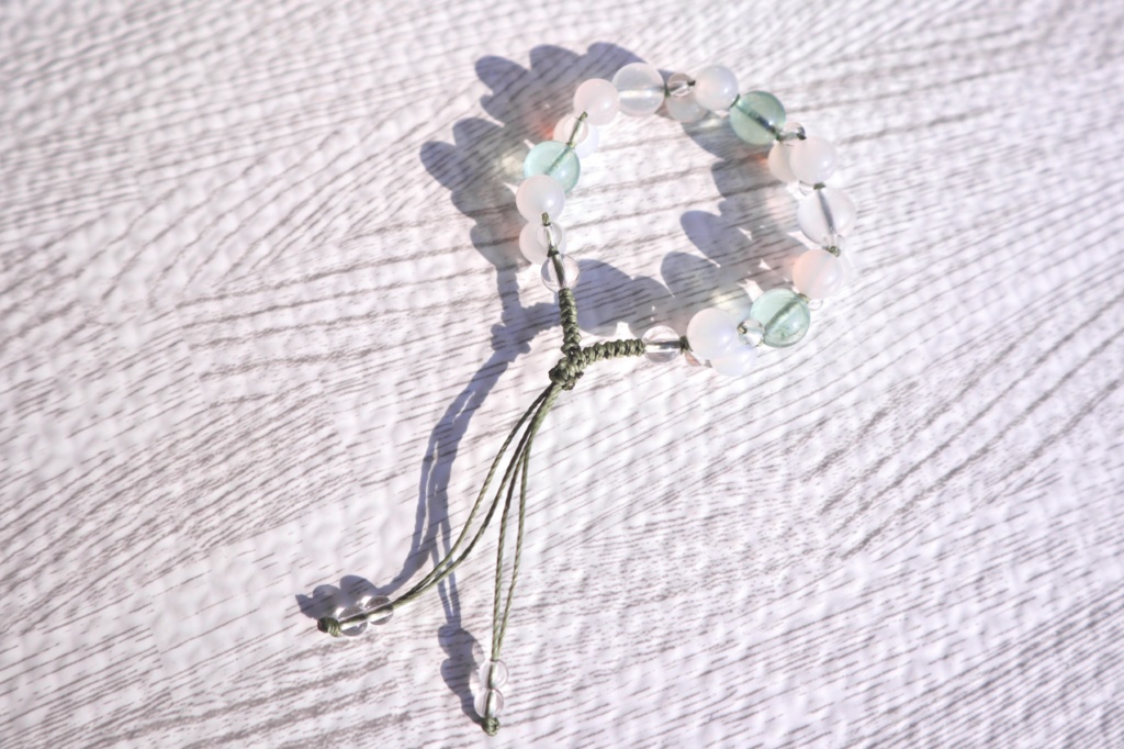 フローライト/ミルキークウォーツ/ホワイトオニキス/水晶使用 マクラメ編みブレスレット