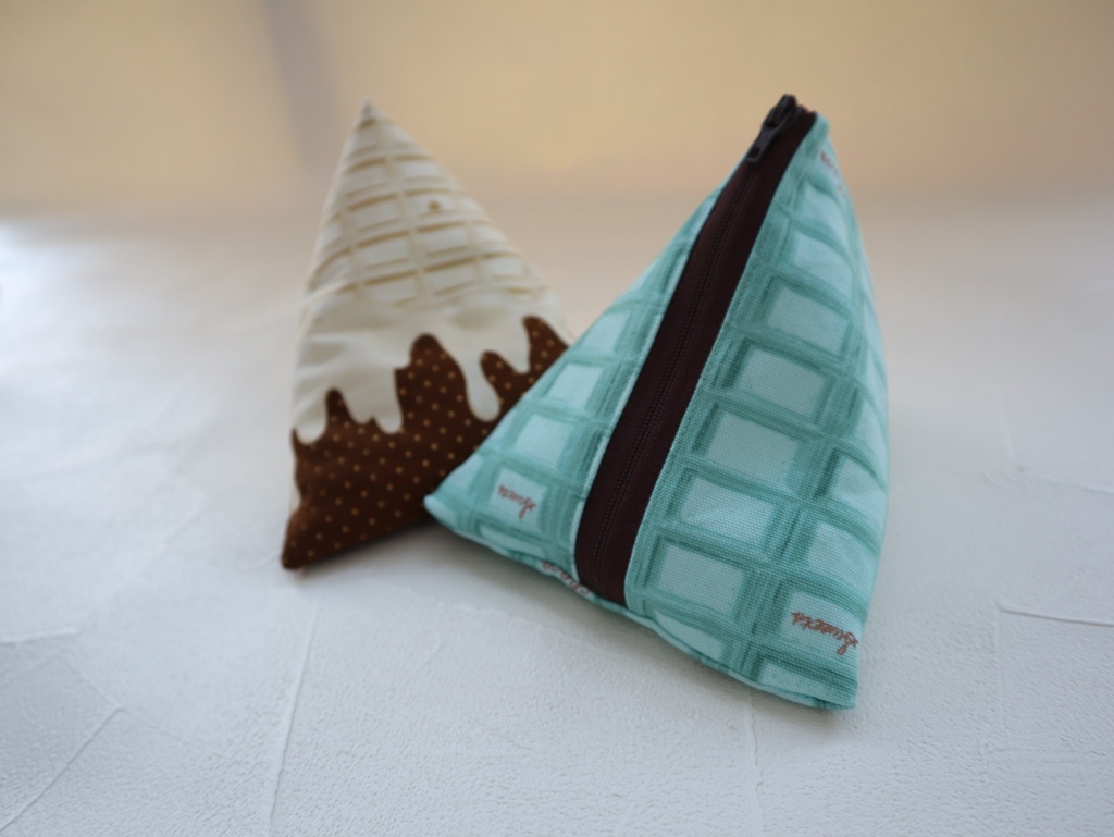 サンカククッションポーチ