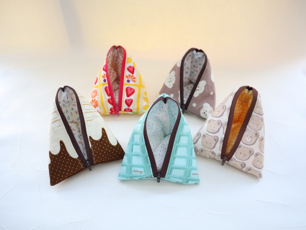 サンカククッションポーチ