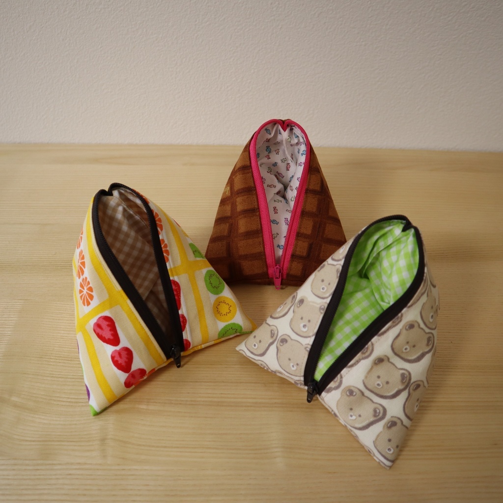 サンカククッションポーチ