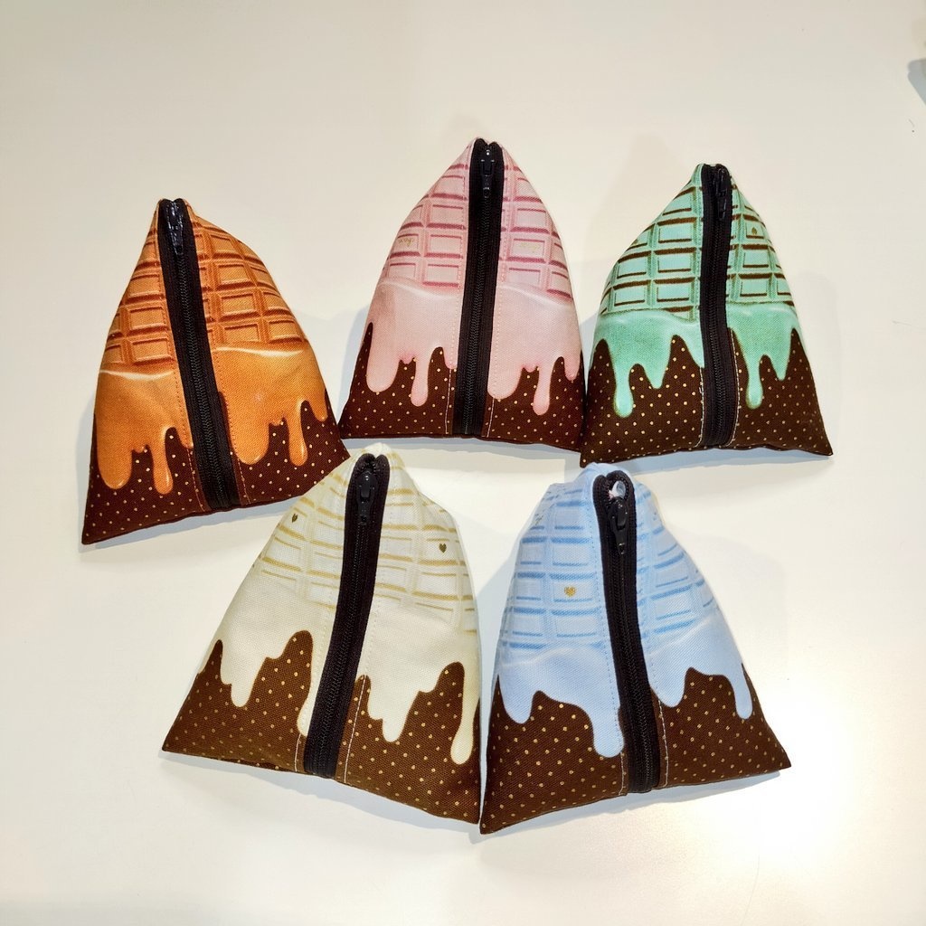 サンカククッションポーチ