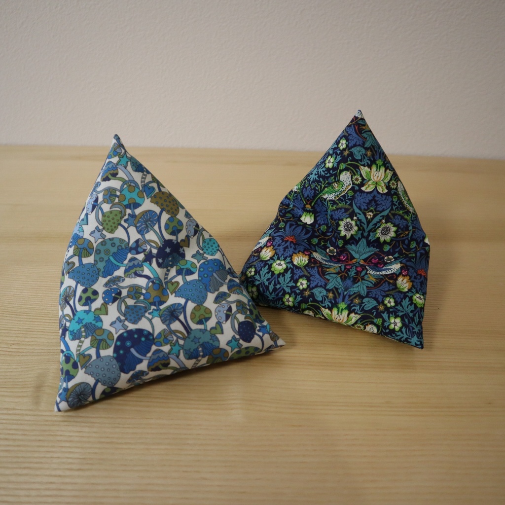 サンカククッションポーチ