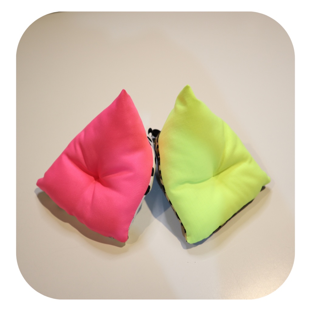 【2/26(日) 11時〜 通販分】サンカククッション