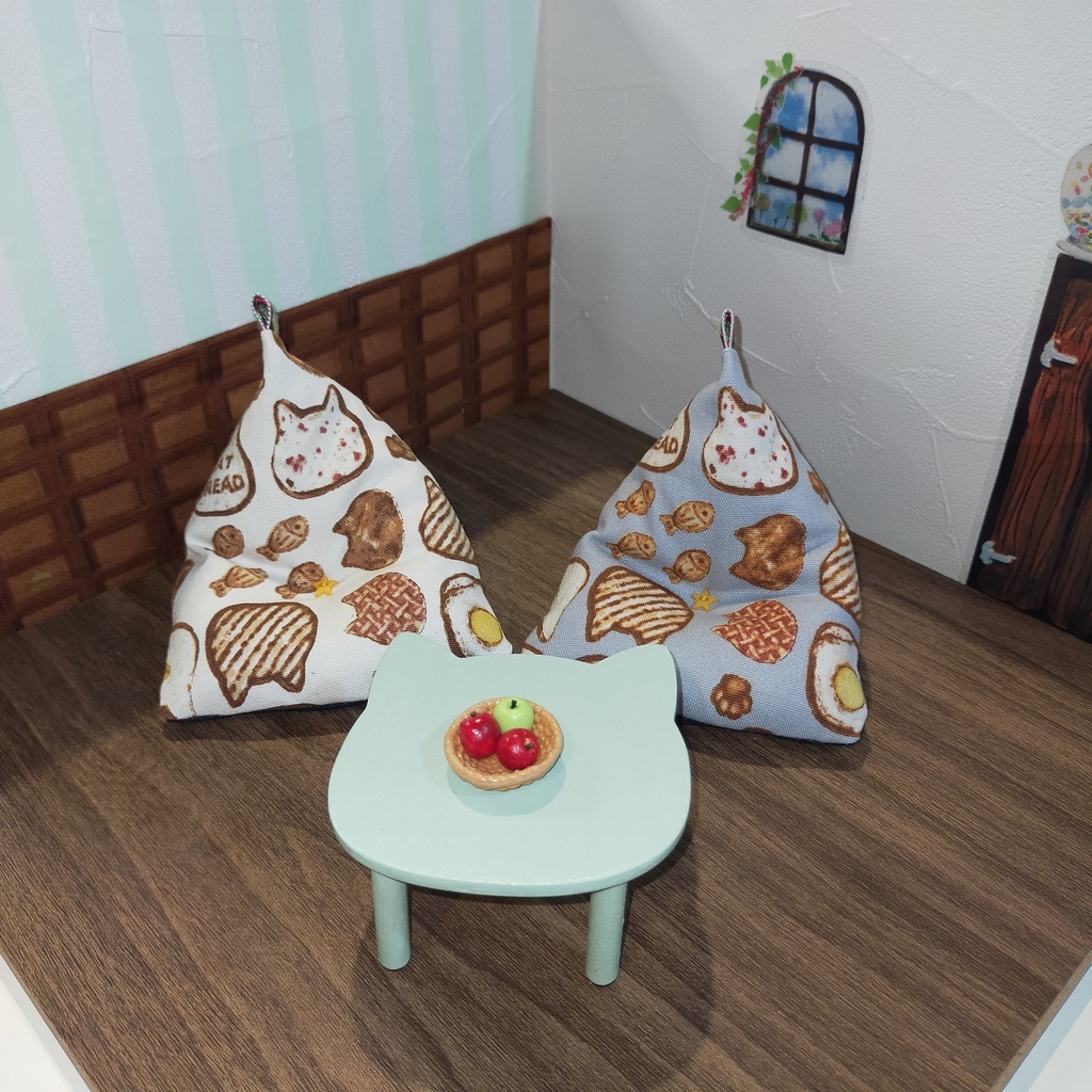 【2/26(日) 11時〜 通販分】サンカククッション