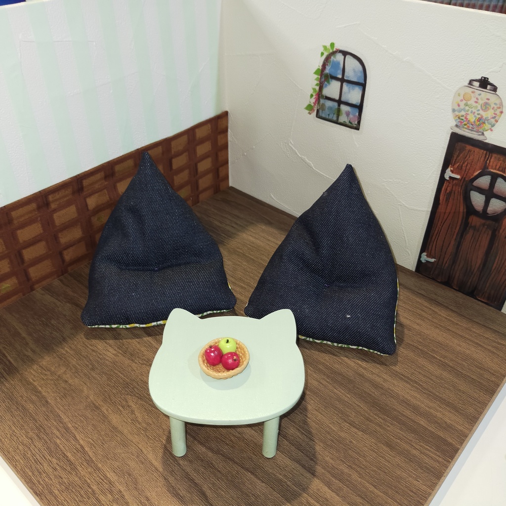 【2/26(日) 11時〜 通販分】サンカククッション