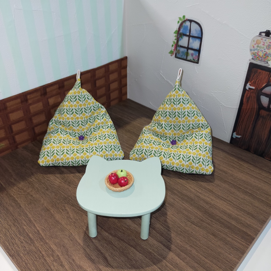 【2/26(日) 11時〜 通販分】サンカククッション