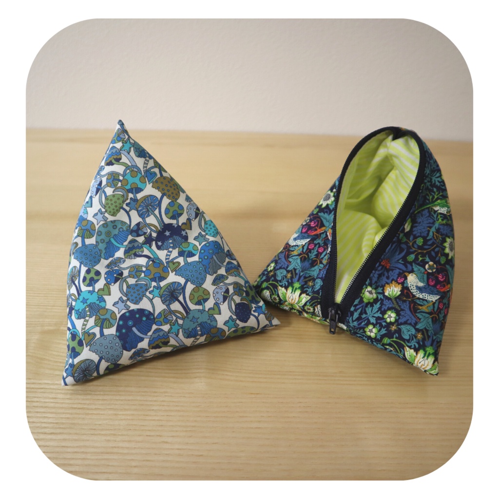 【2/26(日) 11時〜 通販分】サンカククッションポーチ