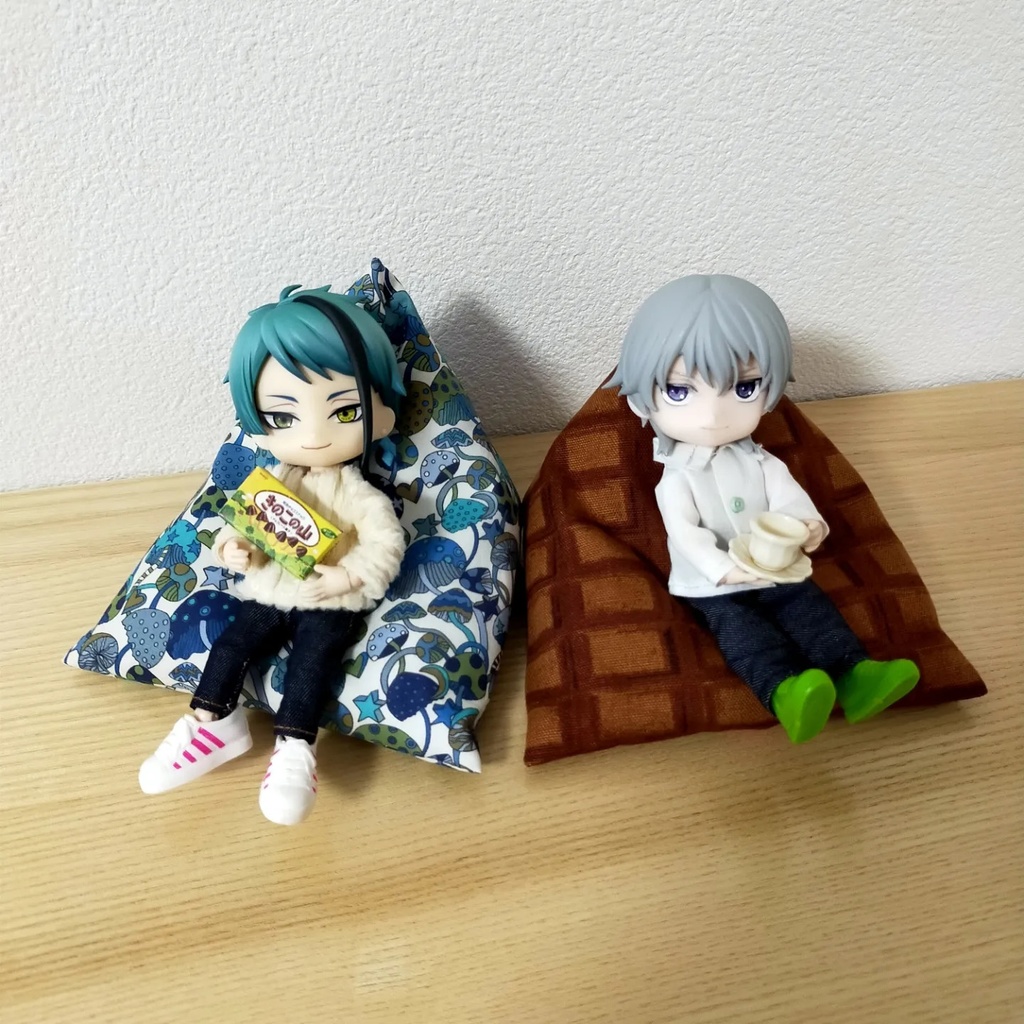 【2/26(日) 11時〜 通販分】サンカククッションポーチ