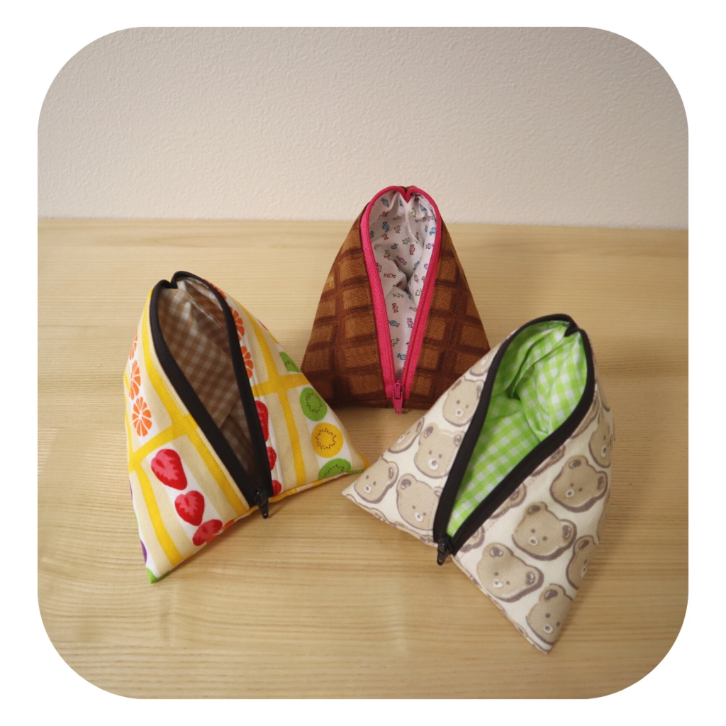 【2/26(日) 11時〜 通販分】サンカククッションポーチ