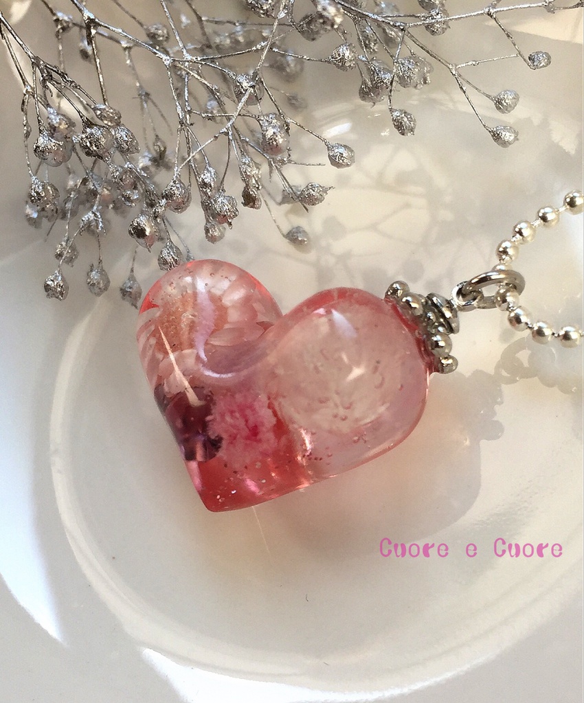 苺色ぷっくりハートのチャーム