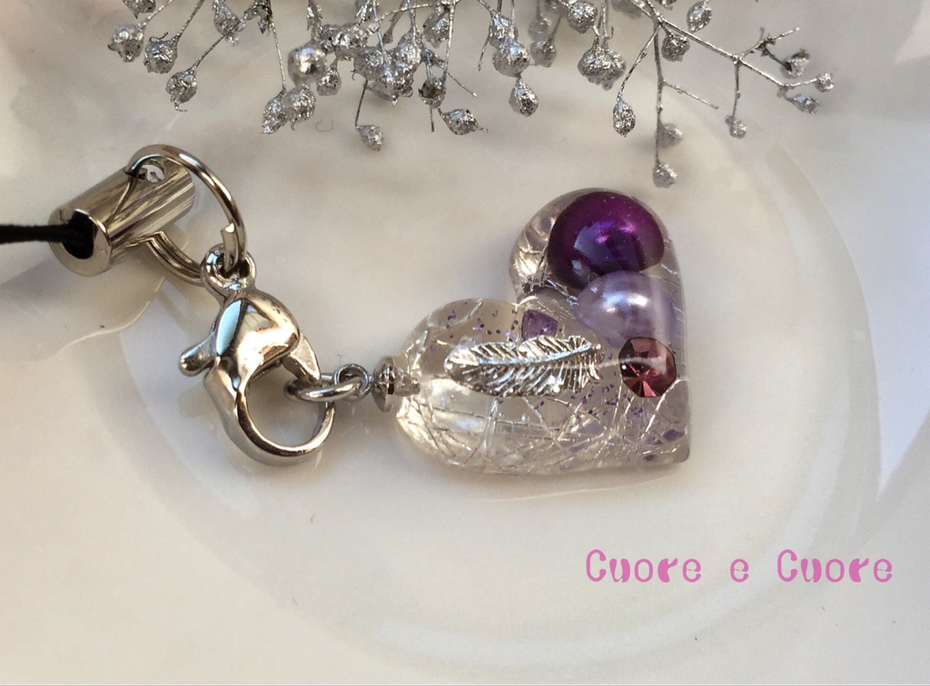 紫パールのぷっくりハートストラップ