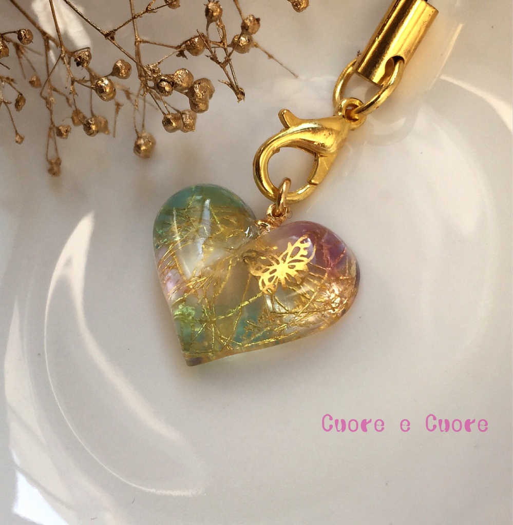 虹色ぷっくりハートストラップ