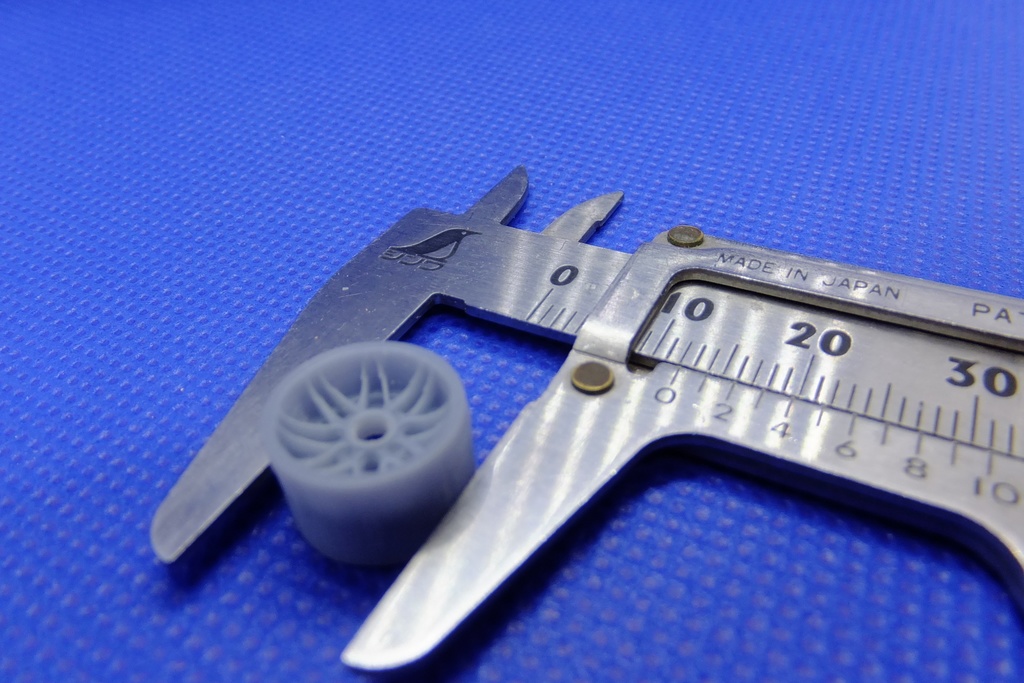 1/24 10インチ ホイール・タイヤセット(コスミック風